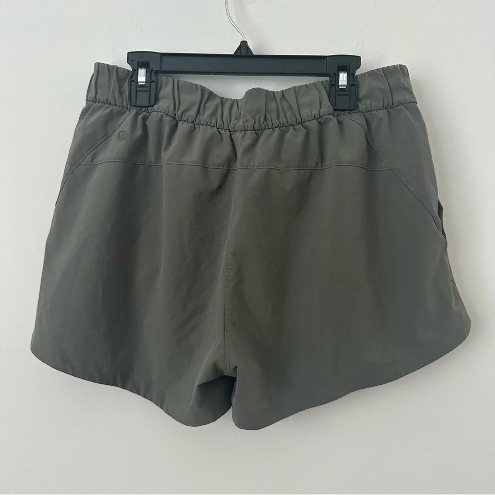 lululemon athletica Stroll At Sundown Women's Athletic Shorts in Charcoal Gray